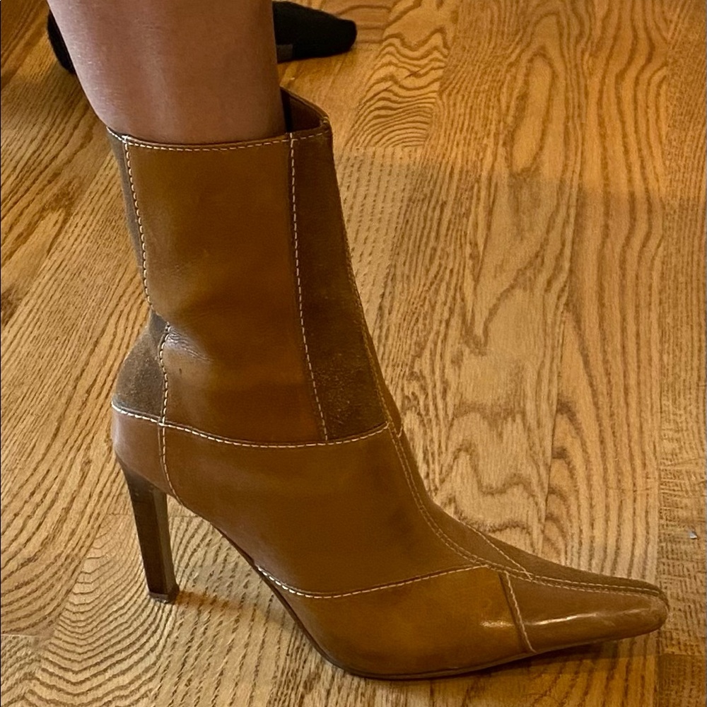 Steve Madden size 7 1/2 retro leather and suede boots. Gently worn-OH SO COOL!